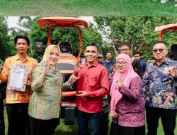 Bupati Mura Serahkan Bantuan Alsintan Untuk Kelompok Tani