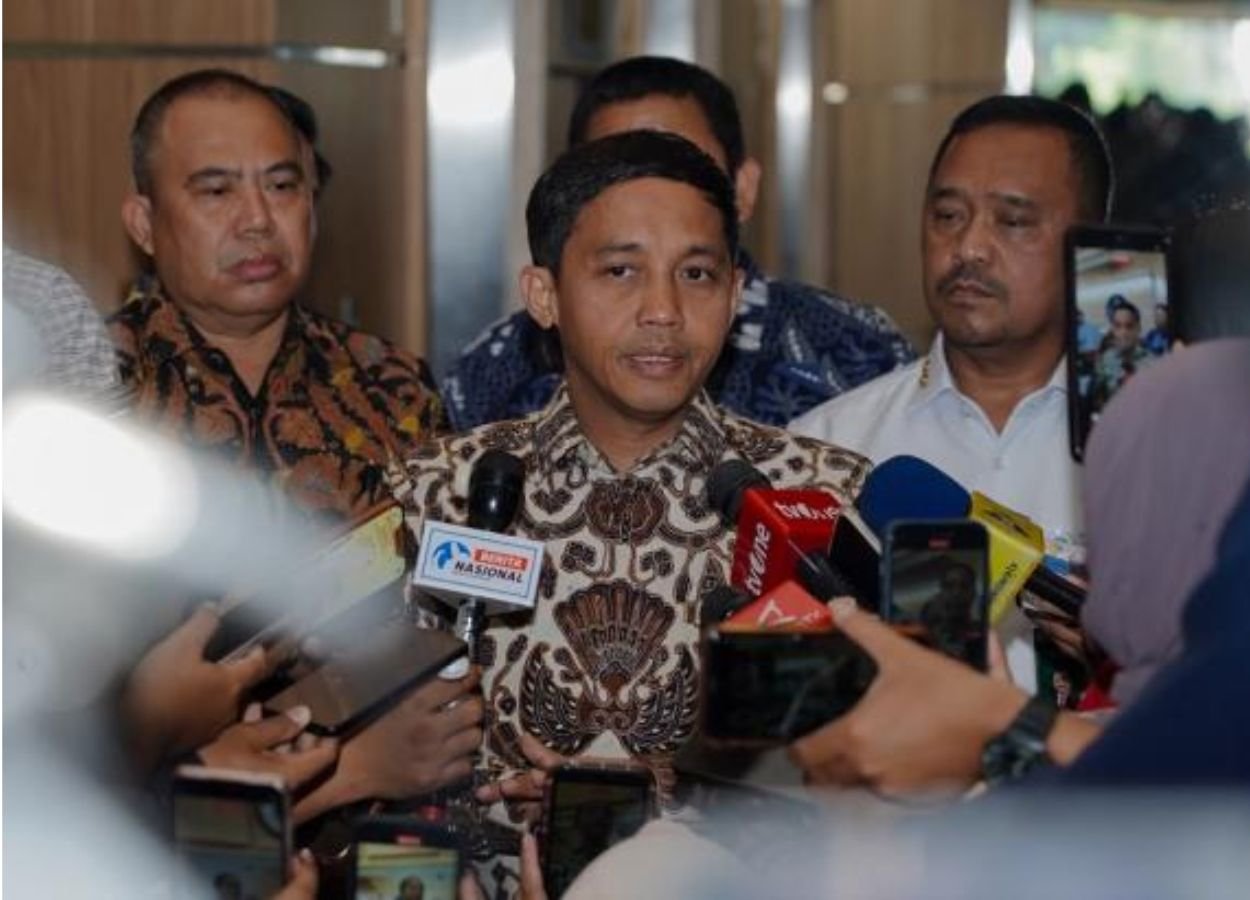 Menhut Raja Juli Laporkan Penolakan Gratifikasi ke KPK Usai Isu Amplop Bupati Kuansing - WartaIndependen.com