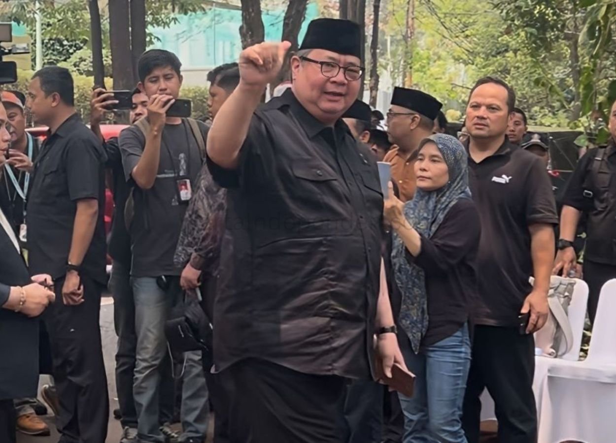 Addie MS hingga Airlangga Hartarto Melayat ke Rumah Duka Guruh - WartaIndependen.com